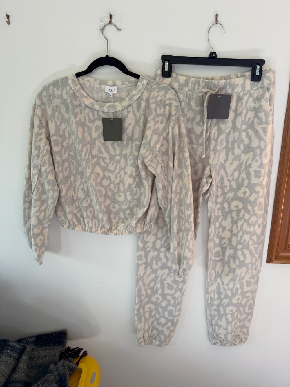 Le Lis Cream and Light Gray Leopard lounge Set